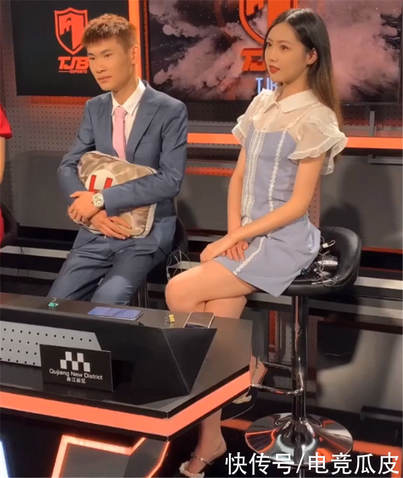 COS|腐团儿消失的三套COS!付费观看价格1988,良心主播还得看吉祥