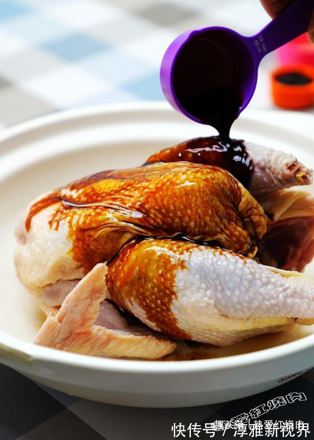 三黄鸡|嘴馋想吃肉了,买只鸡丢进电饭煲,没想到色泽诱人香味扑鼻真好吃