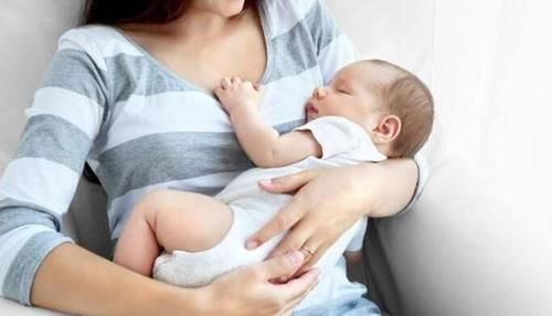 ru头|新生儿“力大无穷”,刚出生就会“走路”?6种反射行为要知道