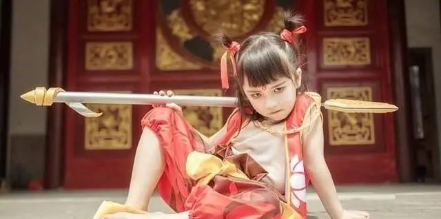 魔童降世|7岁男孩模仿“哪吒”火了，经典动作惹网友惊呼魔童降世