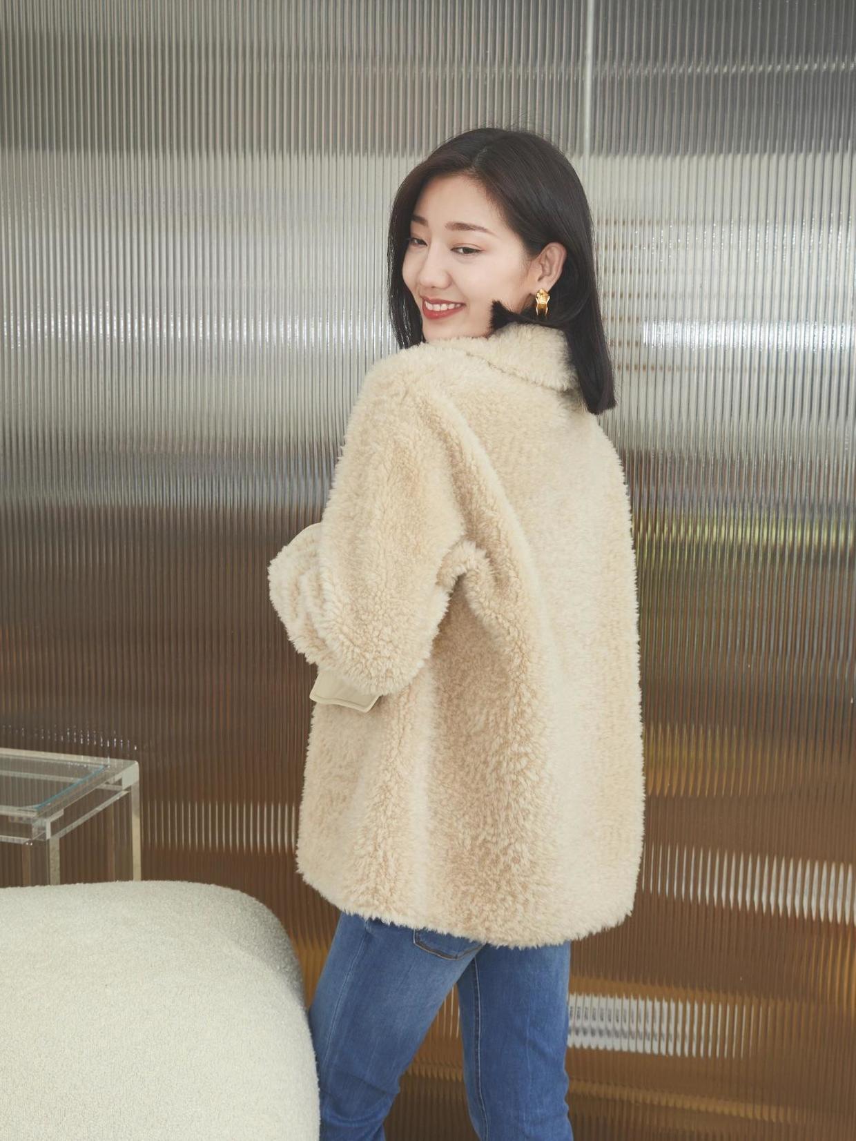 搭配|今年火了一种单品叫“颗粒绒外套”,软糯舒适又保暖,洋气百搭