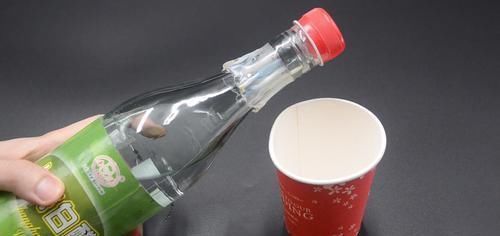 你家有废旧的塑料瓶吗?简单一改造放在厨房,一年能省下不少钱