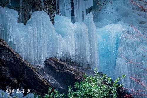 界河|卧龙关冰瀑，号称完爆虎牙，只因这里生活着大熊猫和雪豹吗