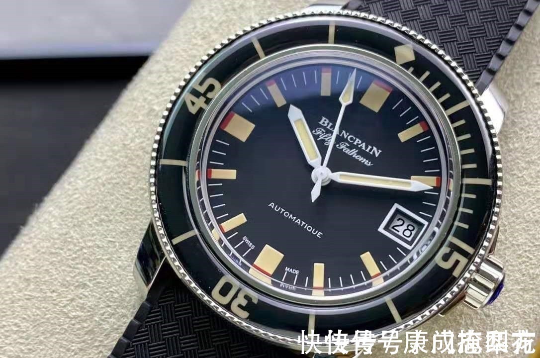 机芯@十万左右,性价比最高的两款男士潜水表,五十噚和间金黑水鬼!