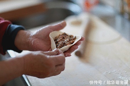 蒸包子却蒸出“死面”包表面像烫了一样,问题原来在这