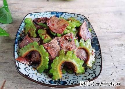 苦瓜|苦瓜和此食材一起炒，滋肝明目，养颜润肤，多吃还不容易发胖