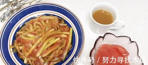 我一个人|吃完西瓜，剩下的西瓜皮西瓜籽不要扔，这样做美食好吃又清肺止痰！