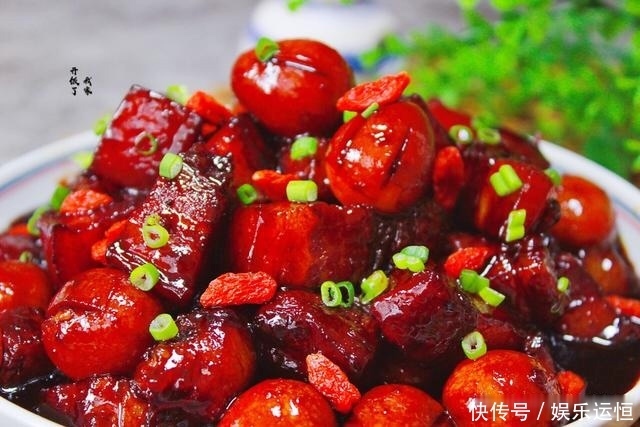 年夜饭的压轴菜来了,寓意招财进宝,肥而不腻,绝对撑得住场面