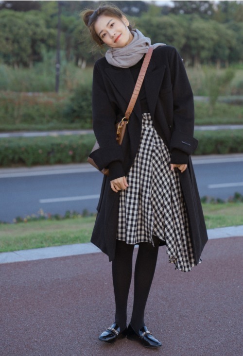 黑色大衣|“黑色大衣”烂大街?冬天学会这4套穿搭就够了,让你保暖又洋气