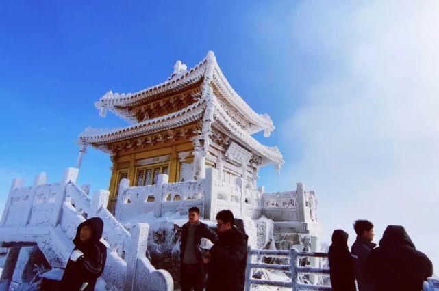 老君山景区雪后化仙境，游客直呼太幸福