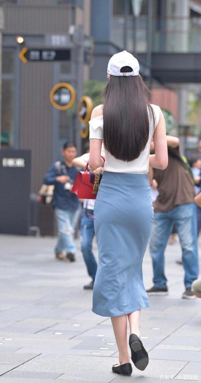 鸭舌帽减龄显小脸，自信高冷，靓丽的美