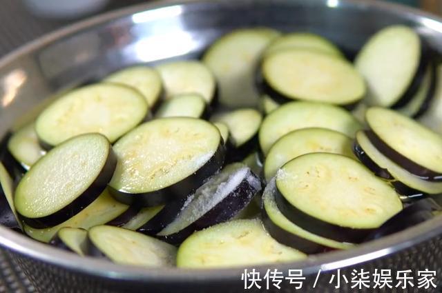 茄子不要再红烧了,教你独特新吃法,外酥里嫩,一口一个特别过瘾