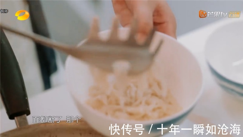 中餐厅3没了林大厨煮个面厨房乱成一团，你看看黄晓明在干嘛