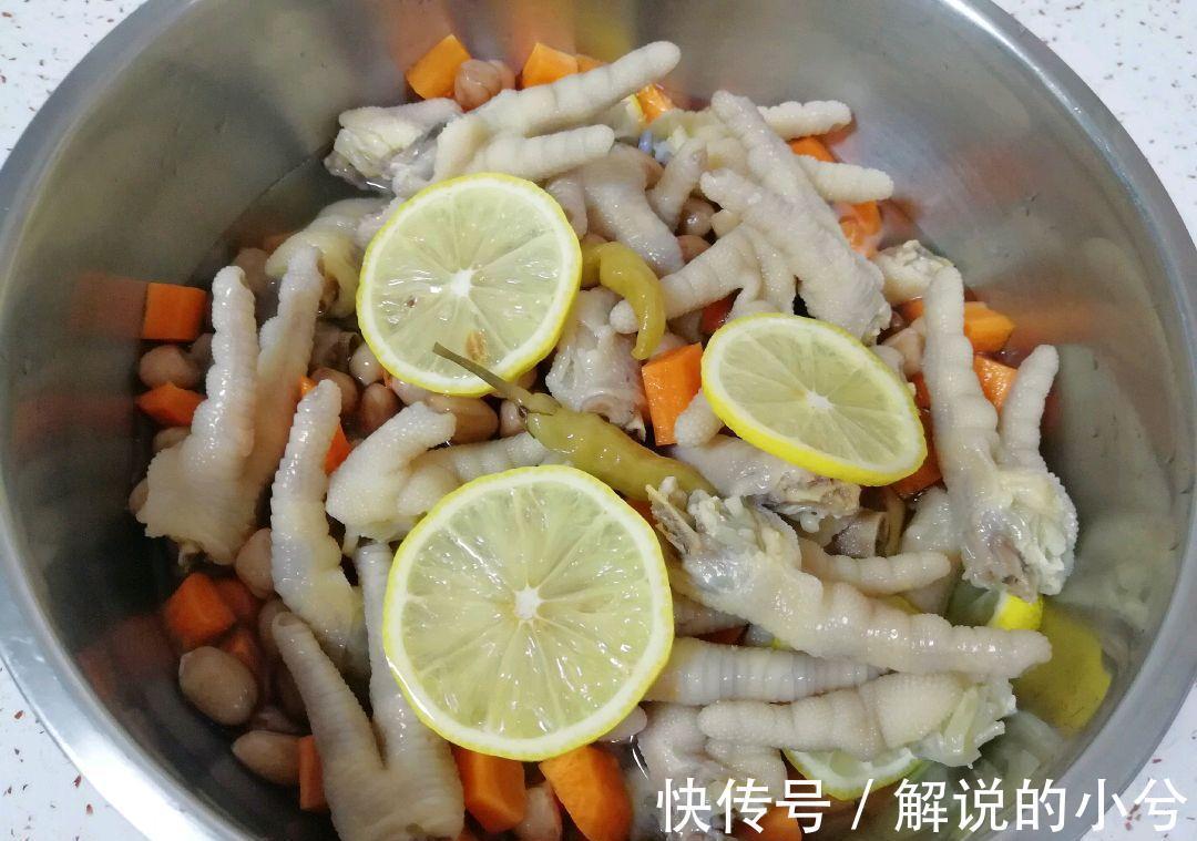 泡椒柠檬花生鸡爪，酸辣开胃，做法不难，比买的好吃多了