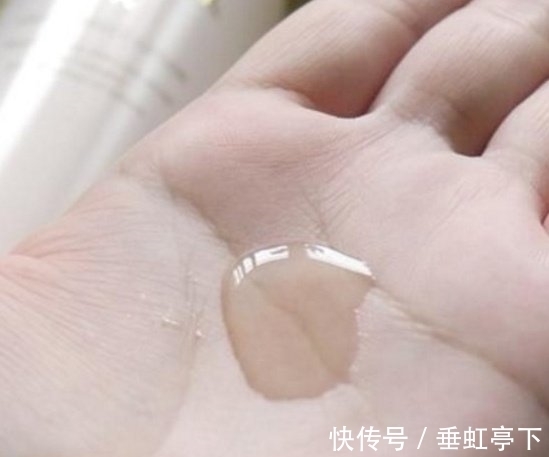 美白|只卖一元的小瓶液体,睡前拿它抹脸,十分钟美白除皱大妈似18少女