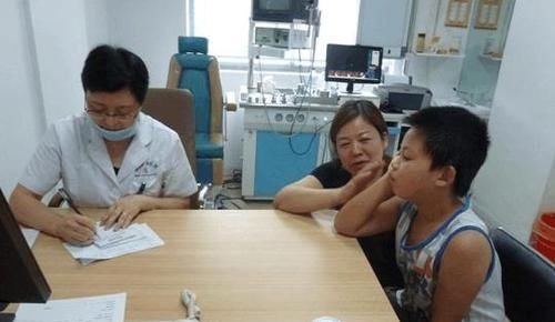 腺样体肥大|孩子天天抠鼻子,睡觉喘粗气,医生说怎么不早来医院