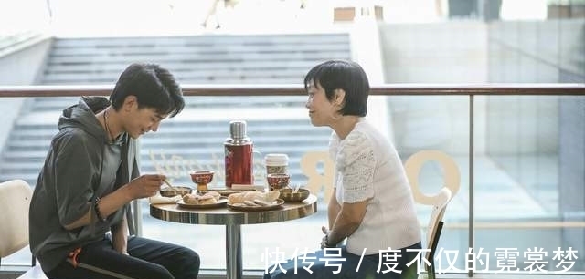 刘若英|52岁“奶茶”上张艾嘉新综艺,两人亦师亦友,冻龄程度不及周华健