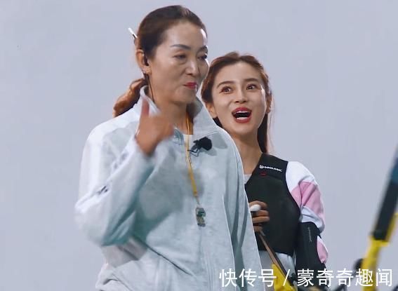 郭麒麟|蔡徐坤射出首個(gè)移動(dòng)靶10環(huán)，baby反應(yīng)亮了，素質(zhì)不是裝出來(lái)的