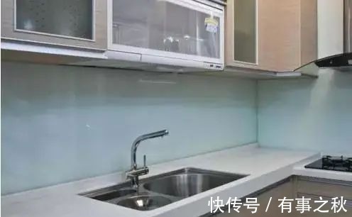 不锈钢|买橱柜选不锈钢，还是石英石？这才发现10年前买错了！