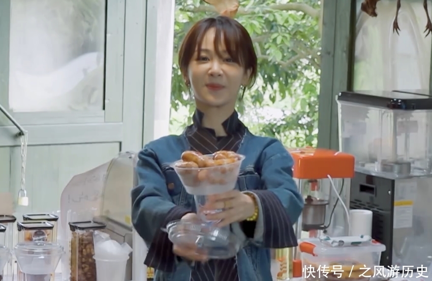 烤肠 杨紫跑仓库赊香肠,一碗烤肠太抢镜,导演张航希都忍不住偷笑