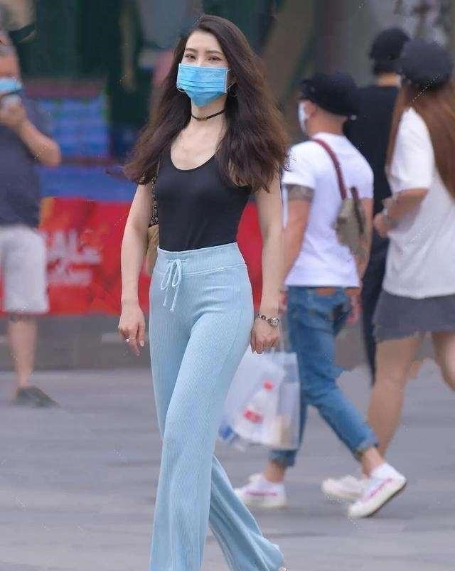衣服 酷系风格的打底裤来喽，层次感比较强，女神必备！