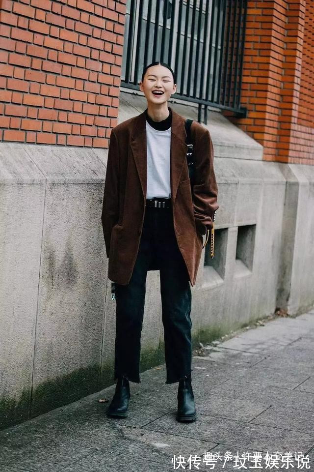 小姐姐 收起你的裙子吧!今年流行穿“九分裤+短靴”,保暖舒适还时髦