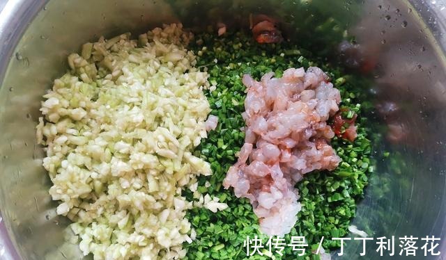 汤汁|三伏天吃饺子,还是这馅最鲜香,汤汁四溢消暑气,比肉馅好吃多了!