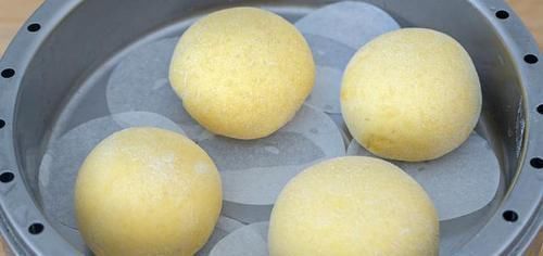 玉米面|玉米面最好吃的做法,开水烫一烫,粗粮细作超松软,比面包还好吃