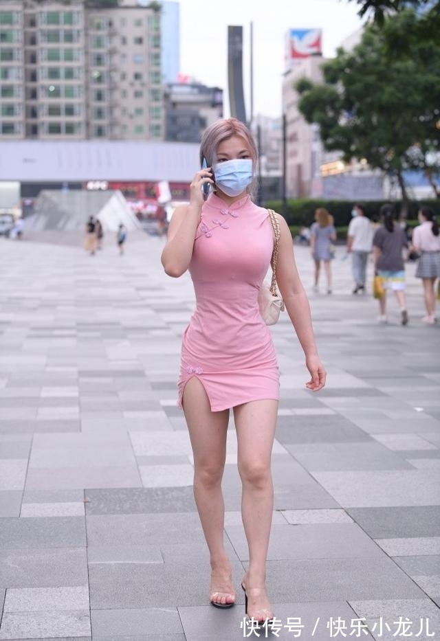 小姐姐 想要穿出曲线感, 就选择修身连衣裙,既有品味又时尚