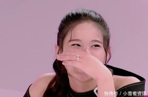 悄悄|向太家中佩戴宝石戒指,录节目时却悄悄摘下,戚蓝尹钻戒太抢镜