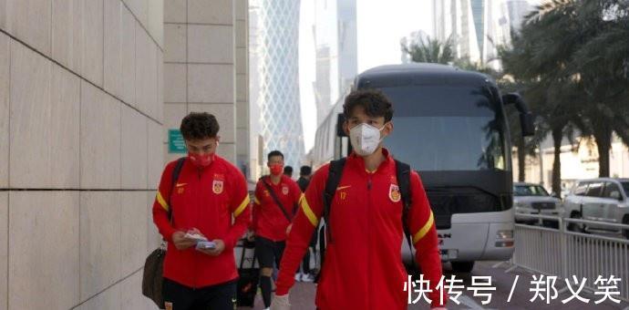 上半场|凌晨1点,国足住1100元酒店见证女足翻盘!陈戌源带全队无地自容