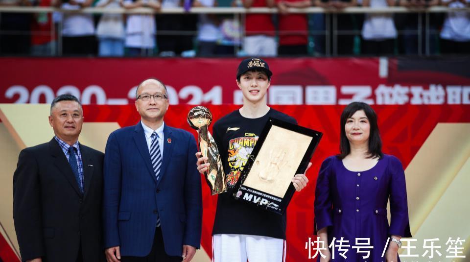 杜锋|正式复出!中国男篮超新星伤愈归来,带队冲击总冠军