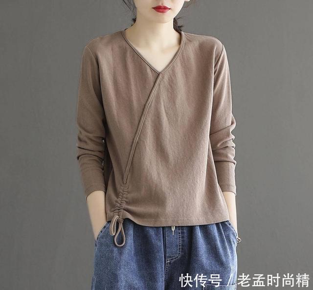 驼色|一件浅咖啡色接近驼色的宽松羊毛衫搭配什么颜色的裤子或是裙子?