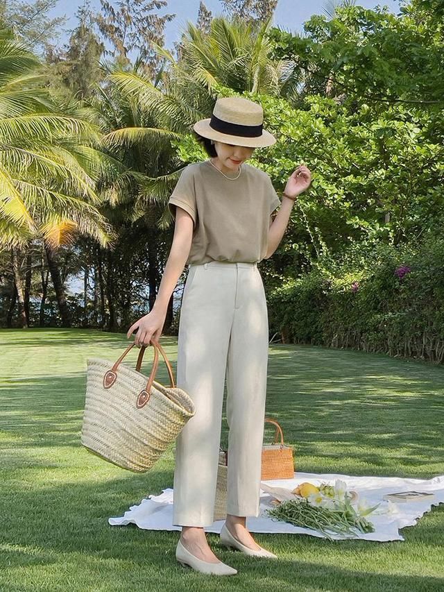 t恤|“基础款”怎么穿出气质感?看看这些搭配方式,优雅温柔又有格调