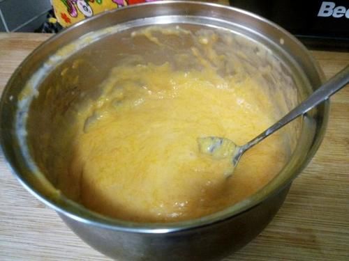 美食精选：南瓜换一种新吃法，做成甜甜的零食，一口一个真过瘾