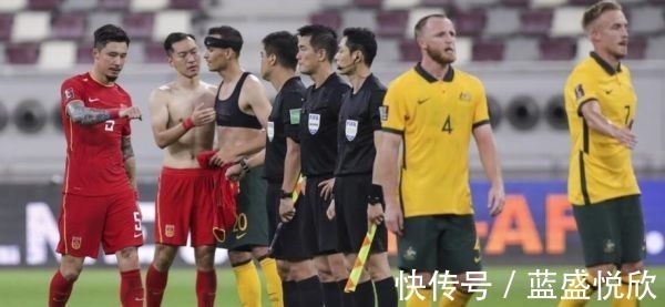 40强赛|李铁缺乏自信2个方面没能顶住压力,向球迷做出妥协!