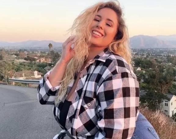 女人味 重达180斤,却一点也不显臃肿,“大码”身材也尽显女人味