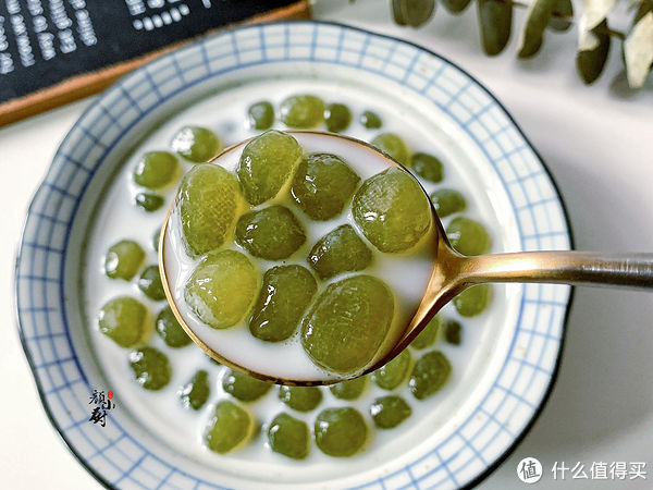 春天，吃得最多的就是它了，搓成小丸子煮一锅，清甜香糯，真好吃
