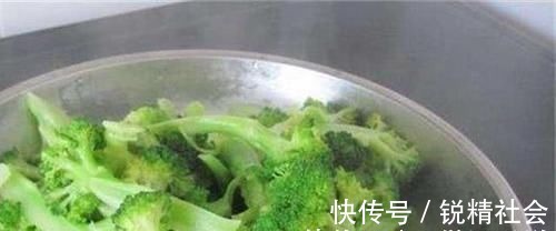 天天吃西兰花,从来都没有吃对?炒西兰花之前,到底要不要焯水?