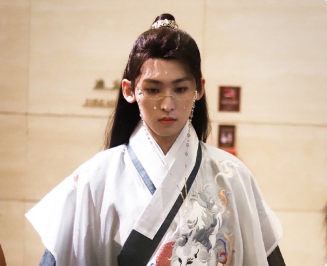 趙又廷|《贏家》3個(gè)細(xì)節(jié)被夸，還發(fā)現(xiàn)趙又廷、李易峰、關(guān)曉彤的另外一面