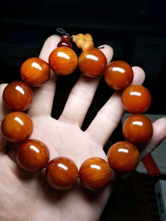 木质文玩|这种木头看上去像蜜蜡,号称“北沉香”,东北人一定见过它