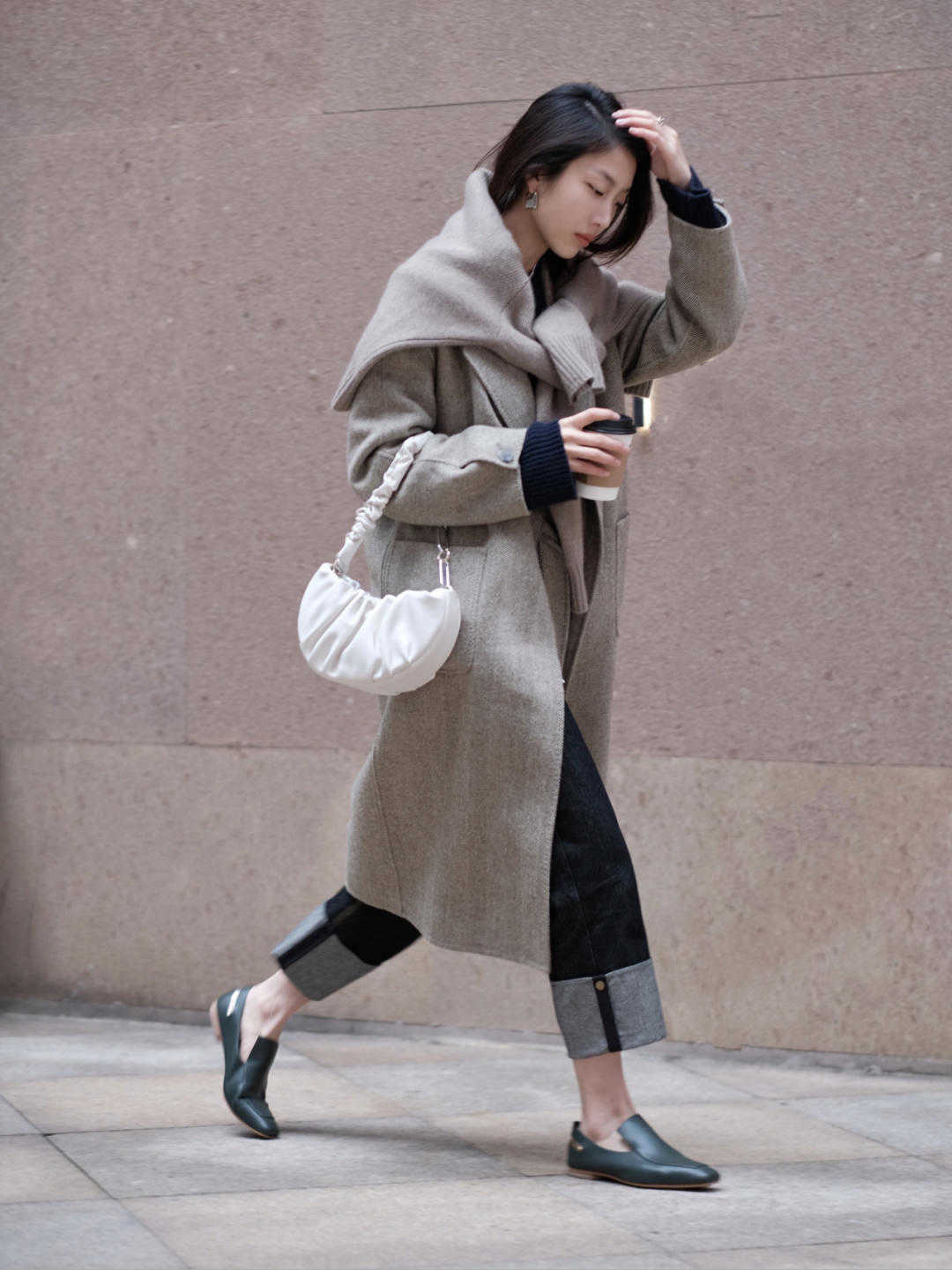 棉服 怪不得这么多人喜欢穿直筒牛仔裤,论保暖百搭,没有长裤能超过它