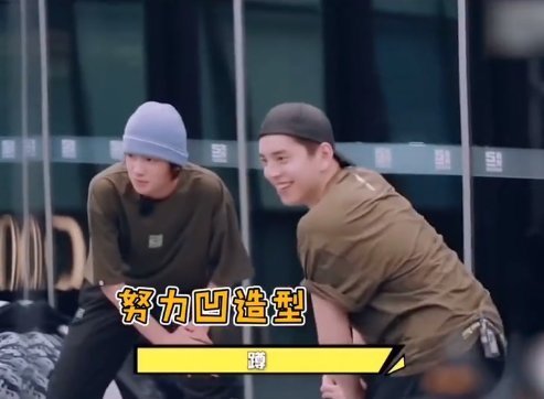 王大陆学Lisa跳舞,“荷尔蒙”爆棚,连旁边黄明昊都一脸痴迷