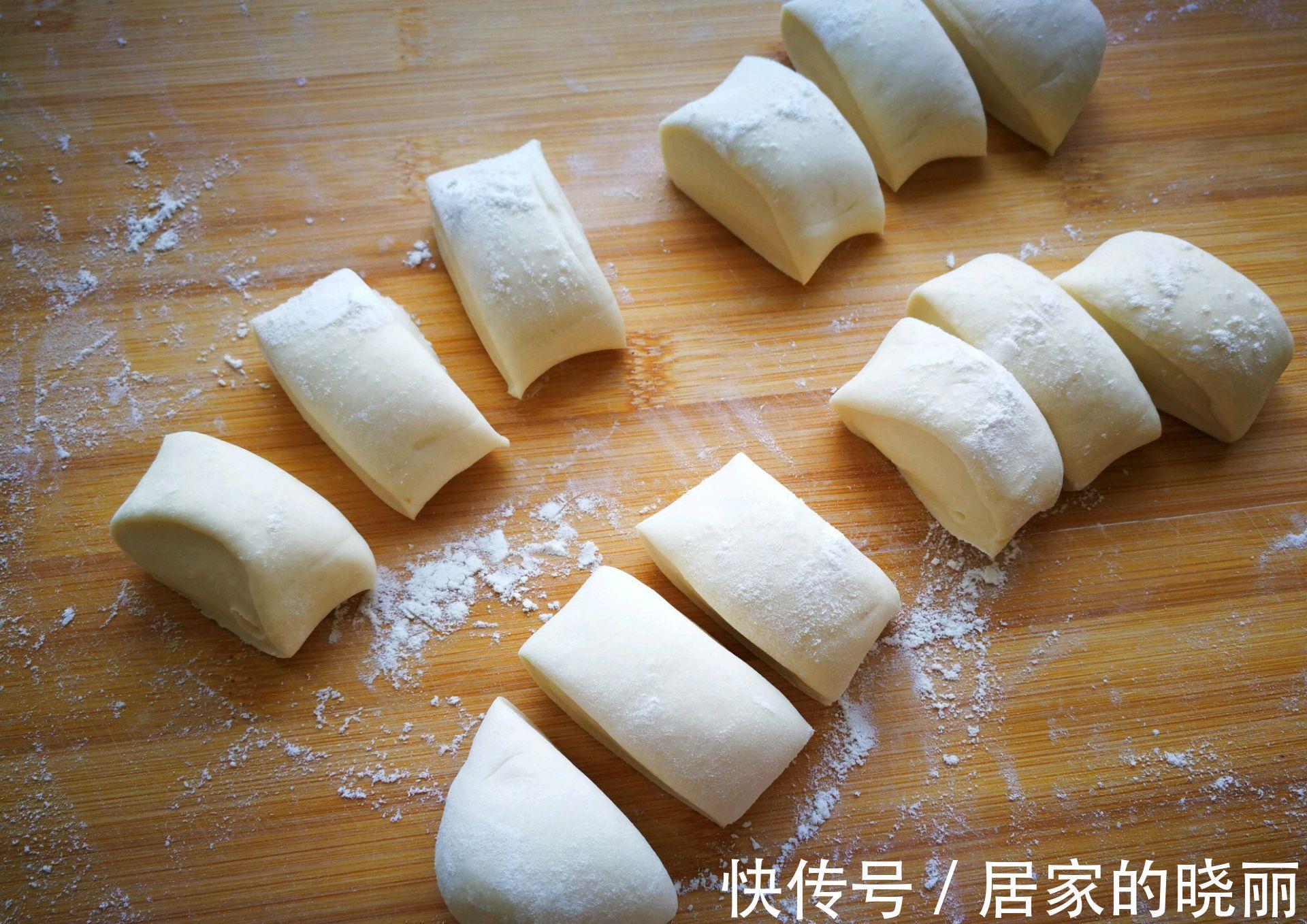 发酵|做一锅热气腾腾的芹菜猪肉包,皮薄馅大,做一次能吃3天