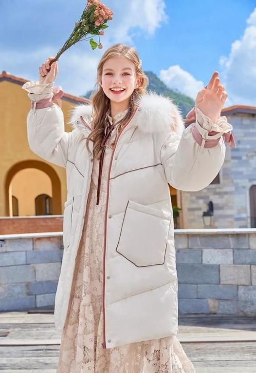 小黑裤大势已去,今年流行“小棉服+裙子”,照着穿美翻朋友圈啦