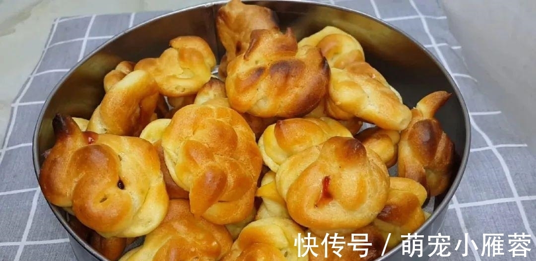 面粉不要烤面包了,教你简单一做,个个空心鼓泡,比吃蛋糕还过瘾