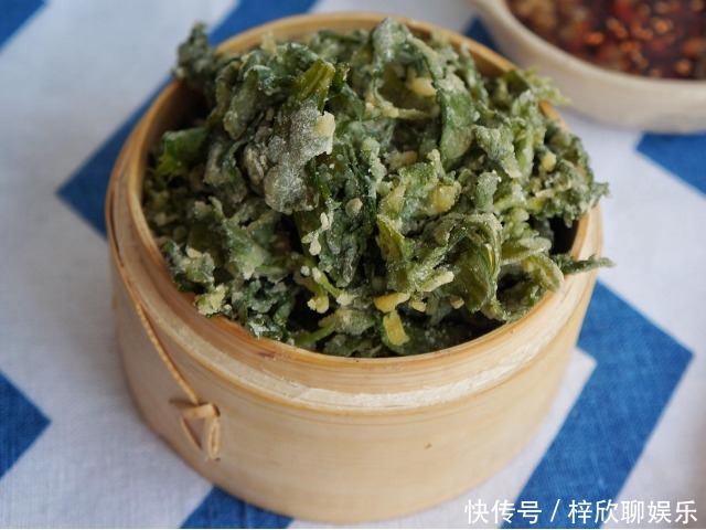 吃芹菜不要丢芹菜叶,蒸一蒸,连吃3天,排毒通便、大肚子变小