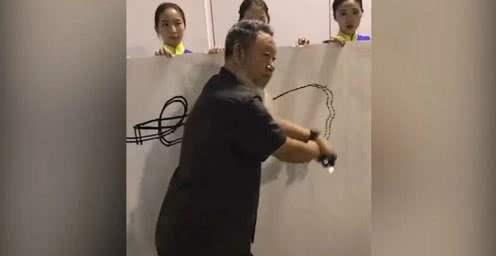 大街上乞丐的字那么漂亮,专家为何批评不值一提,艺术也看出身