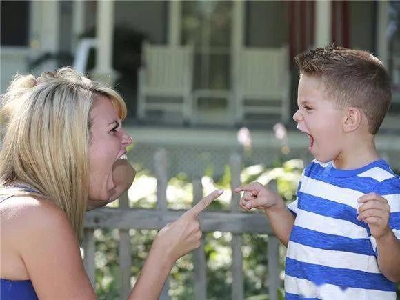 让孩子|打骂教育不可取,这样做更科学~