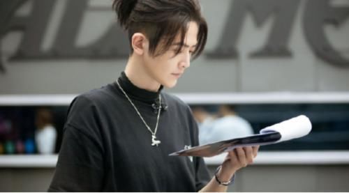 张淇|《披荆斩棘》里的3位“隐形人”，咖位小没综艺感，很难出头